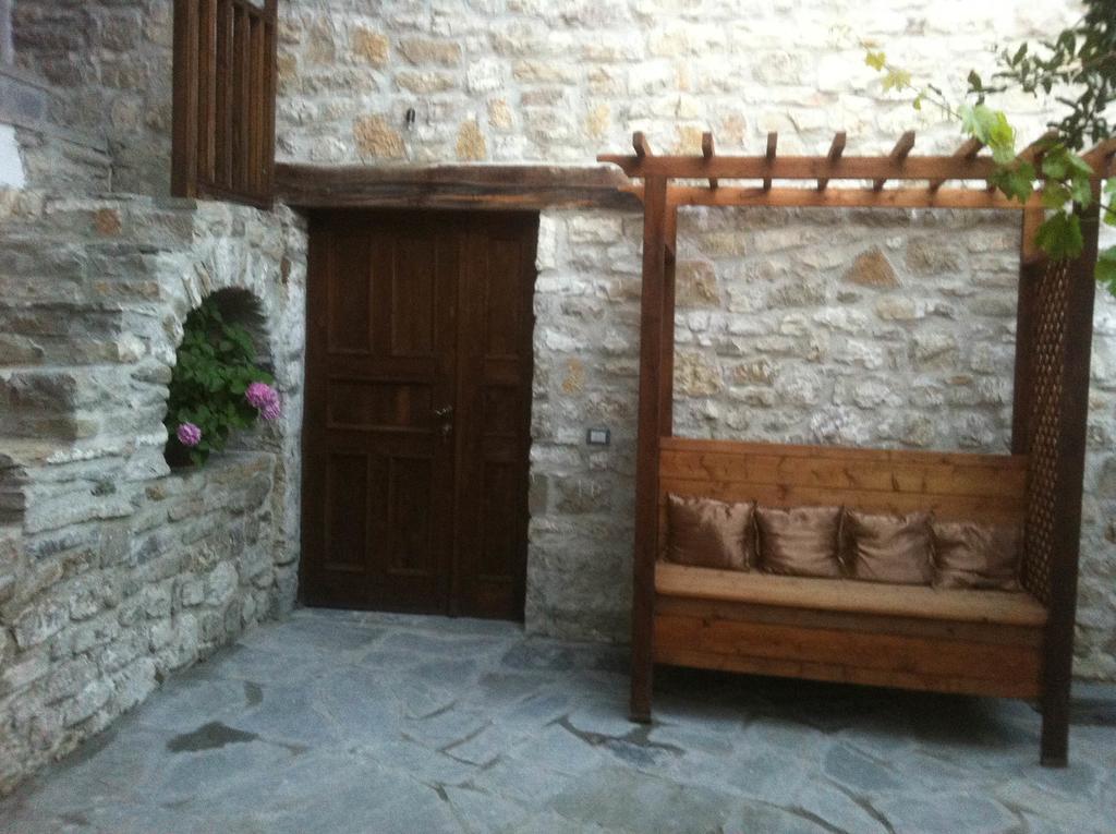 Guest House Mangalem Берат Екстер'єр фото