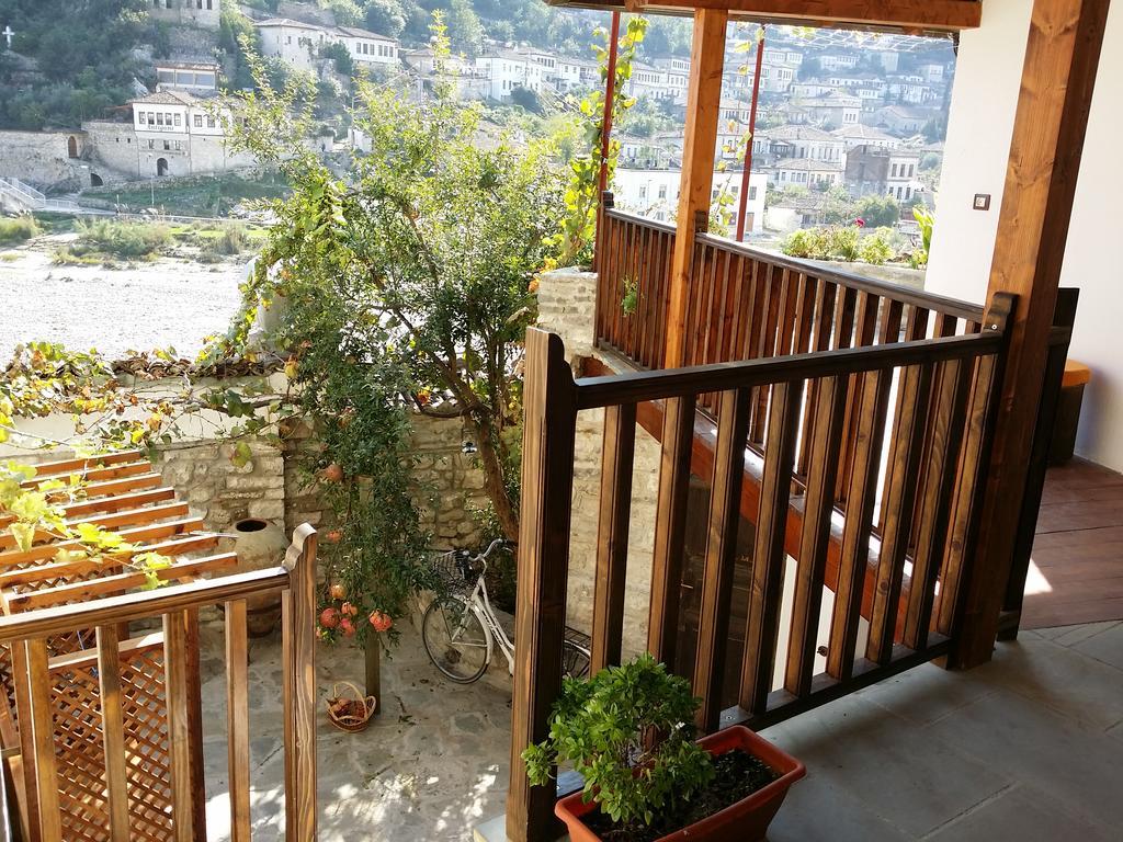 Guest House Mangalem Берат Екстер'єр фото