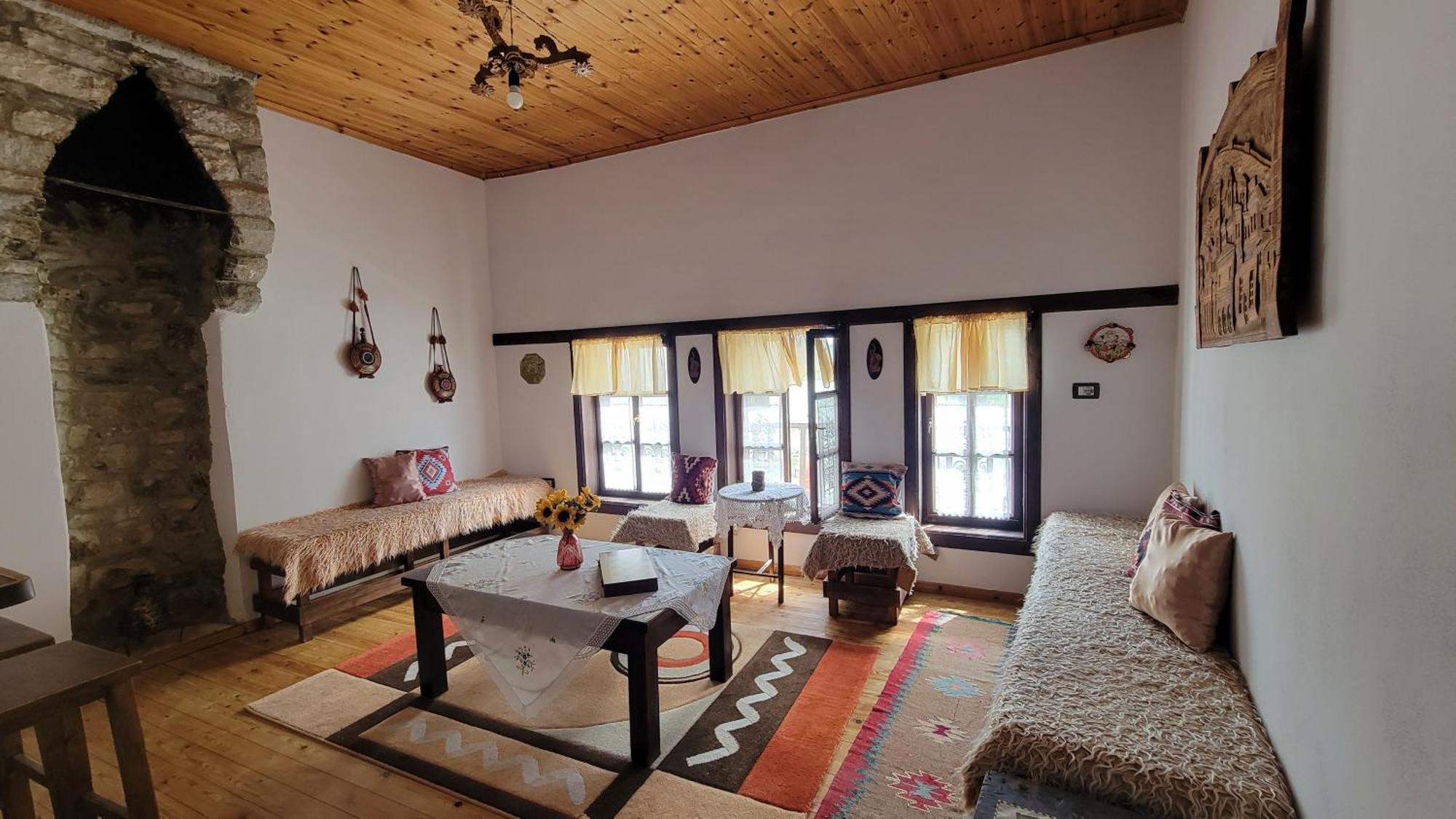 Guest House Mangalem Берат Екстер'єр фото