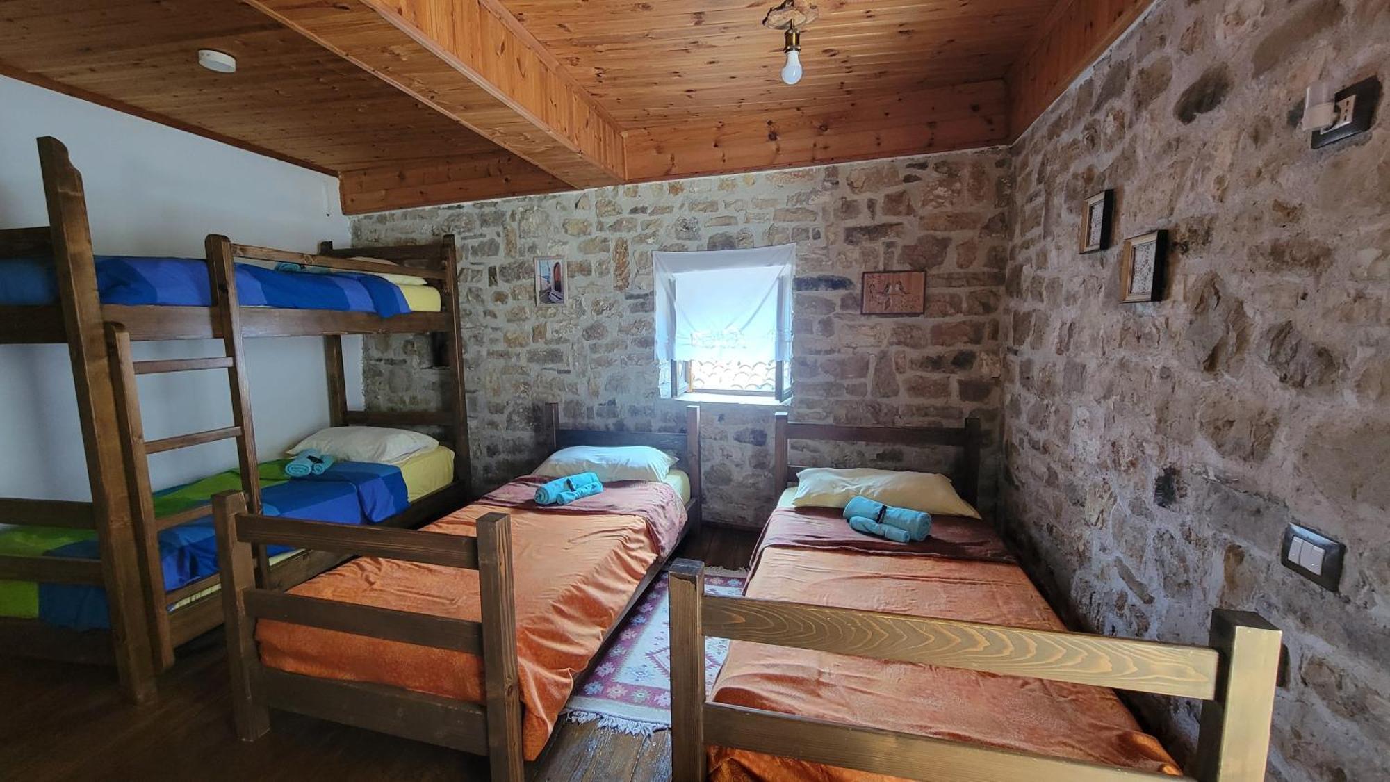 Guest House Mangalem Берат Екстер'єр фото