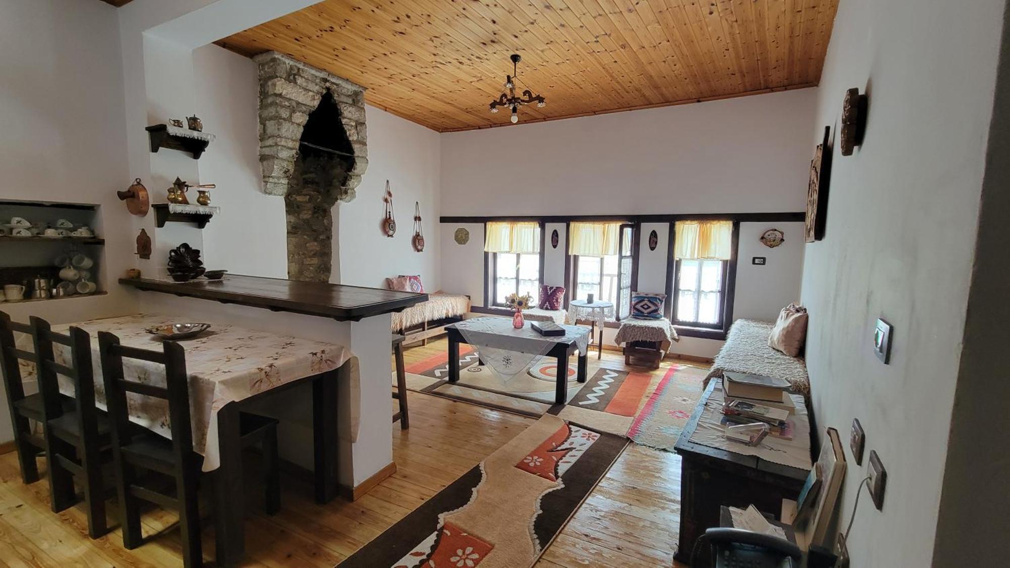 Guest House Mangalem Берат Екстер'єр фото