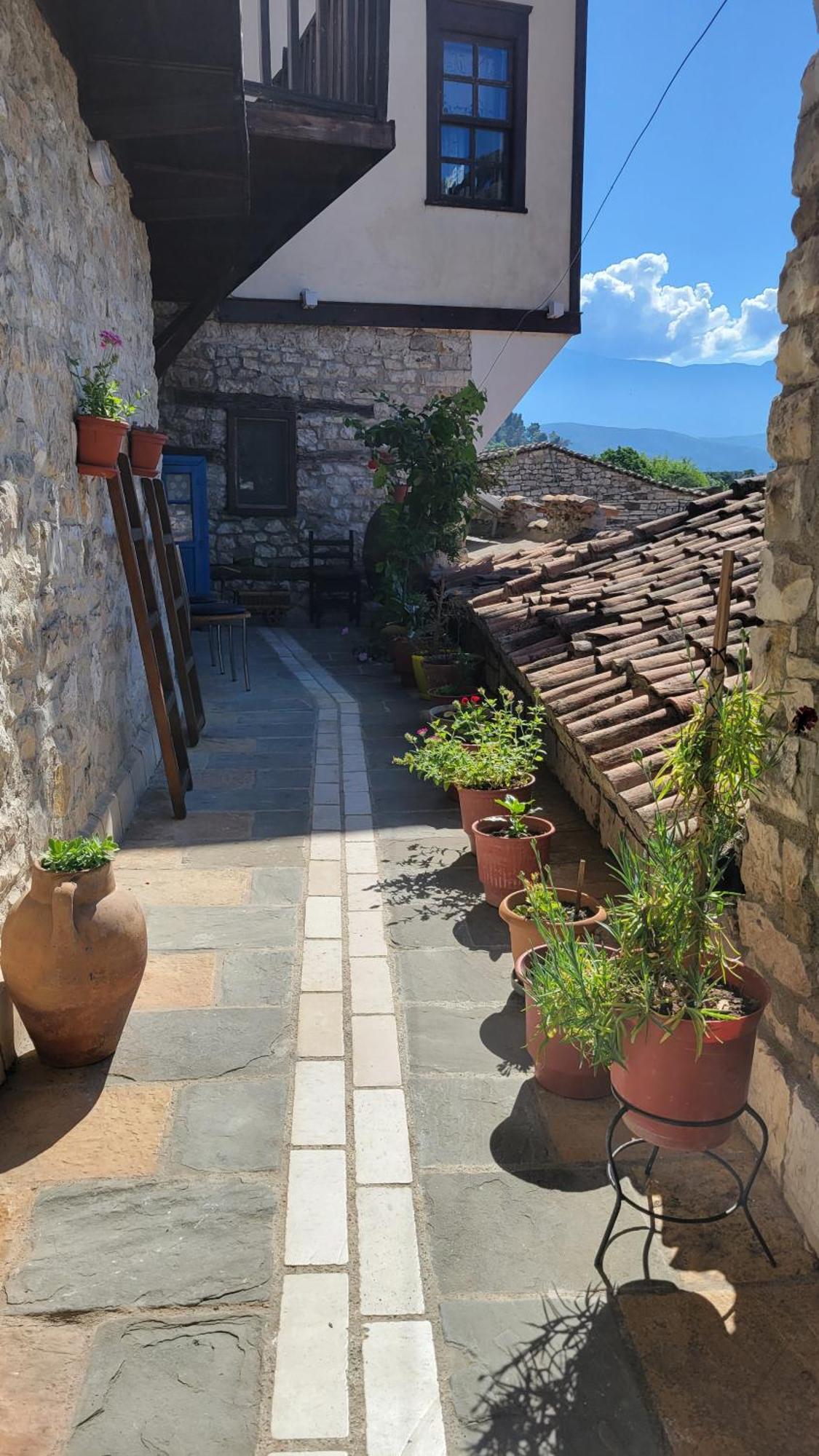 Guest House Mangalem Берат Екстер'єр фото