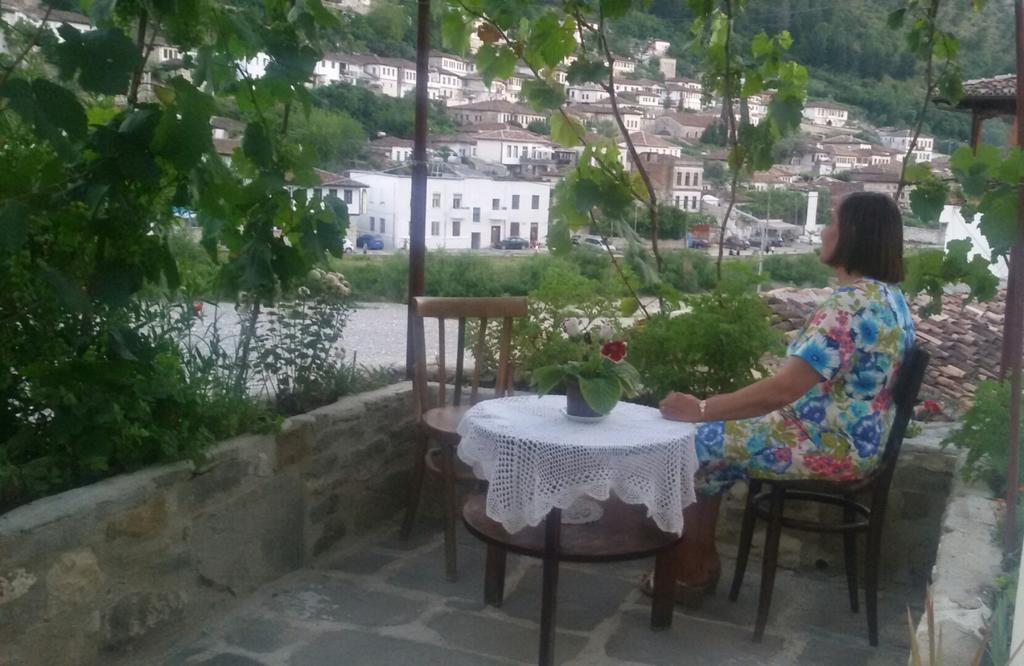 Guest House Mangalem Берат Екстер'єр фото