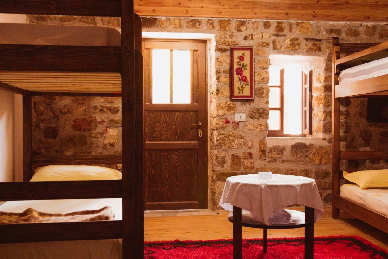 Guest House Mangalem Берат Екстер'єр фото