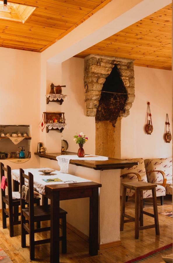 Guest House Mangalem Берат Екстер'єр фото